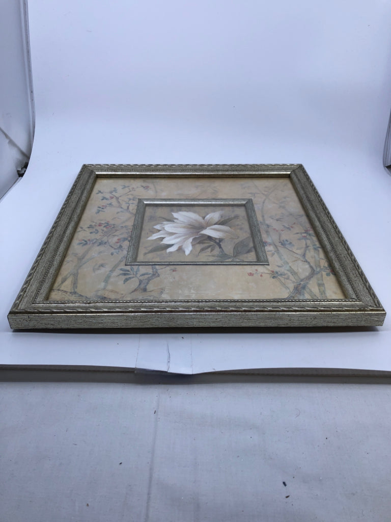 WHITE LILY FLOWER IN GOLD FRAME.