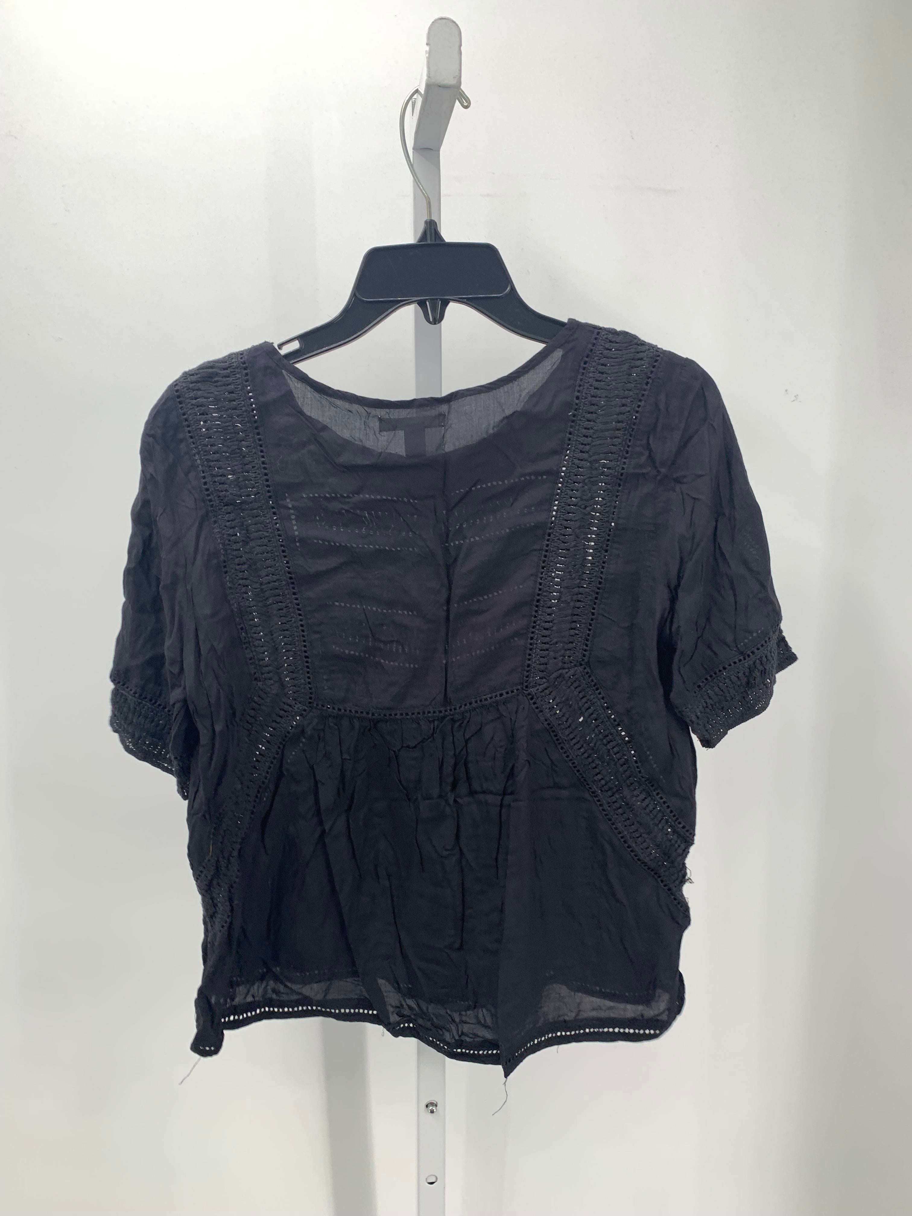 Size Small Juniors Short Sleeve Shirt