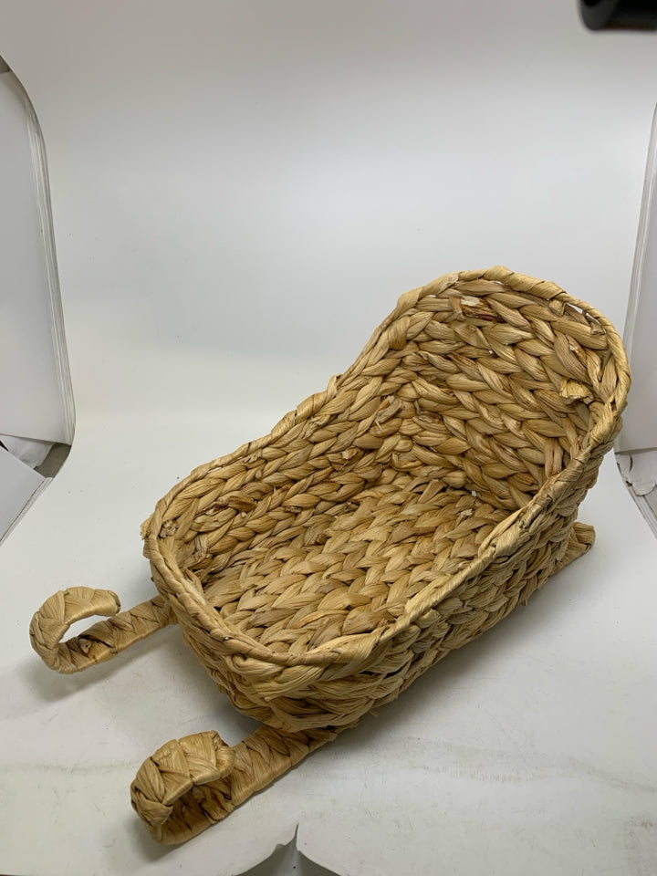 BLONDE WOVEN SLAY DECOR.