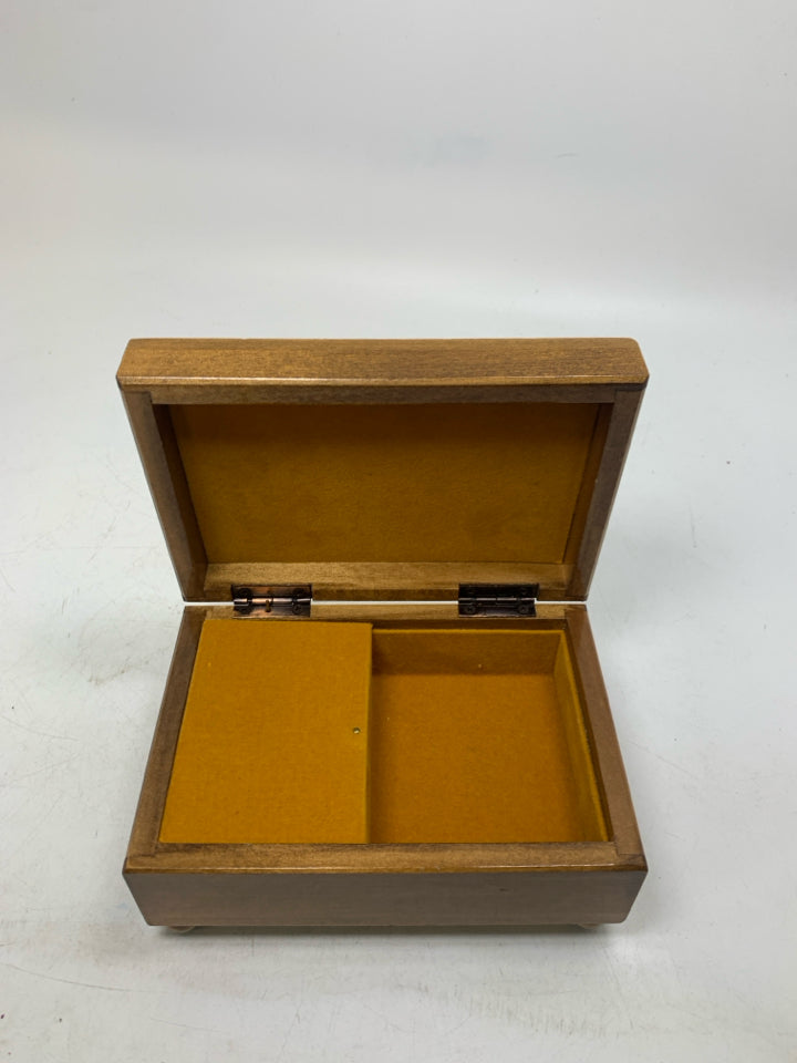 WOOD SMALL MUSIC BOX W/ ORANGE PRINTED CAT.