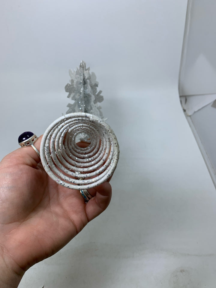 WHITE SPARKLE METAL SNOWFLAKE TREE TOPPER.