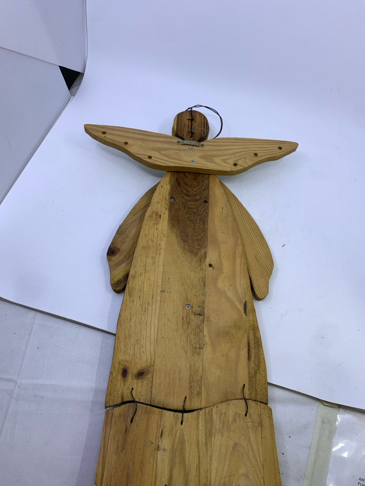 RUSTIC BLUE WOOD ANGEL W/ HEART&WIRE WALL HANGING.