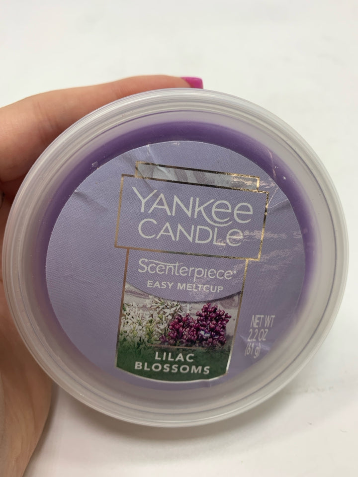 'LILAC BLOSSOMS' WAX SCENTERPIECE MELT.