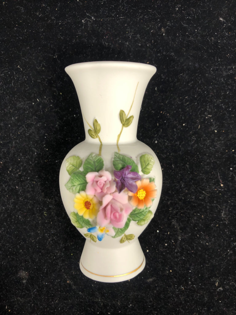 VTG LEFTON STAMPED FLORAL EMBOSSED VASE.