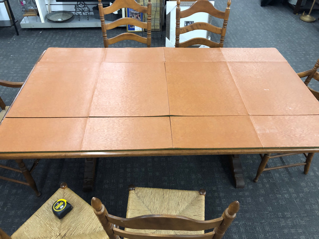 VTG STYLE LIGHT-WOOD DINING ROOM TABLE W/LEAF & 6 CHAIRS.