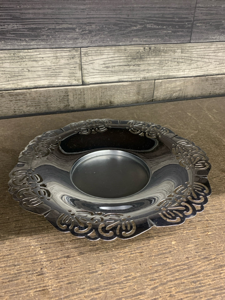 VTG METAL FLORAL EDGE CUTOUT SERVING DISH.