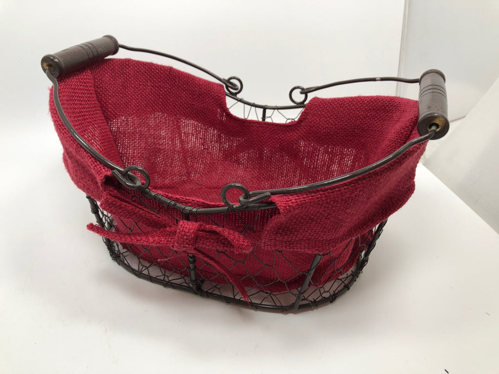RED BURLAP METAL BASKET W/WOOD HANDLES.