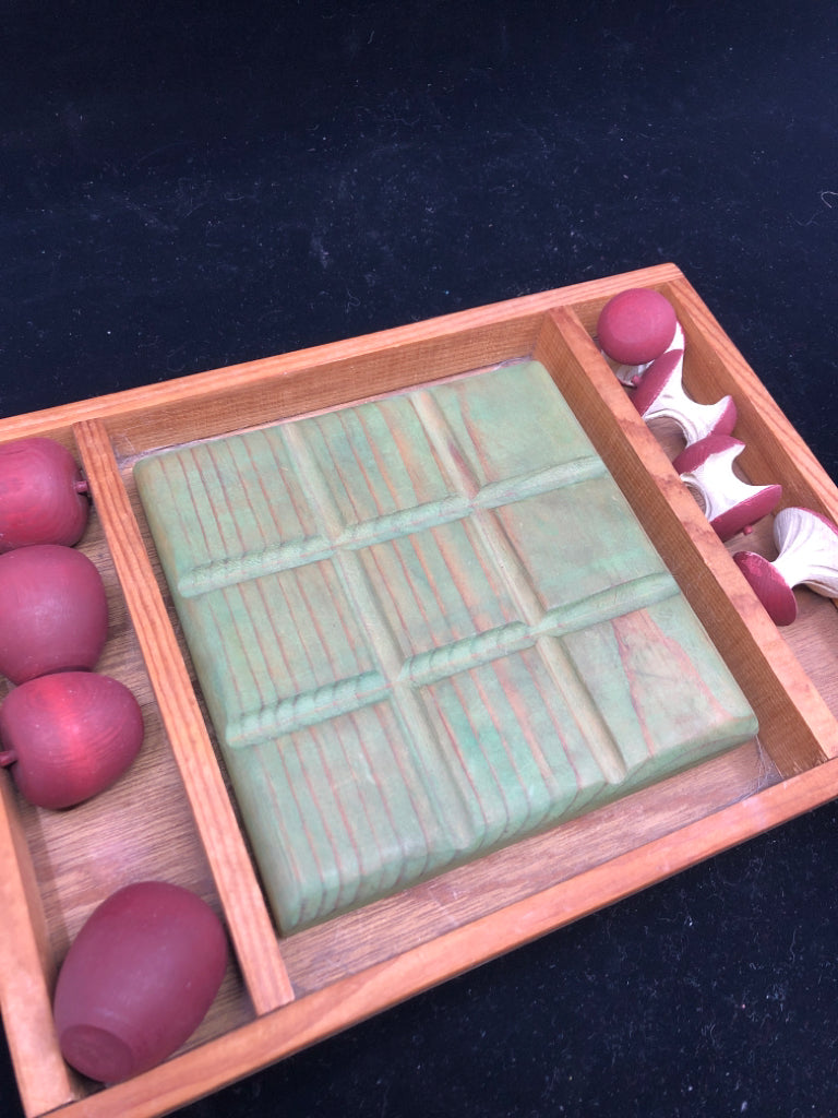 WOOD TIC-TAC-TOE W APPLE PIECES GAME.