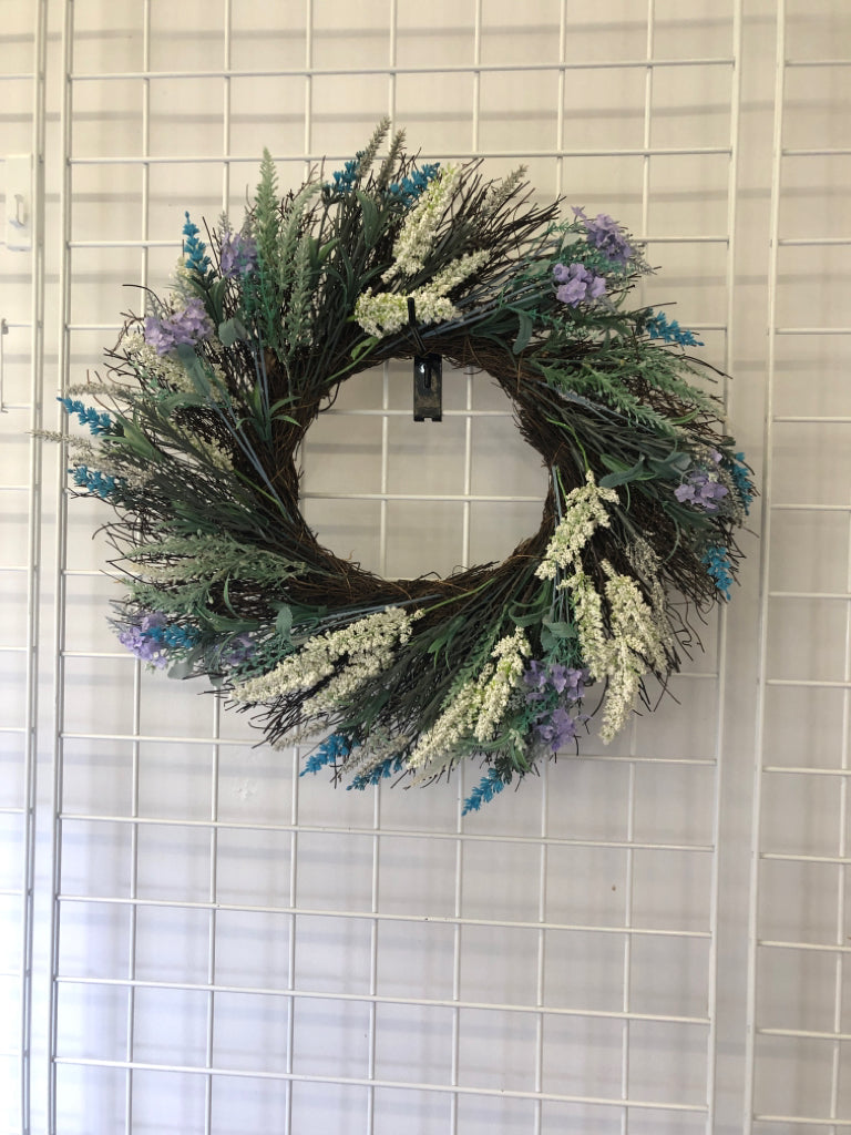 COLORFUL PIP BERRY WREATH.