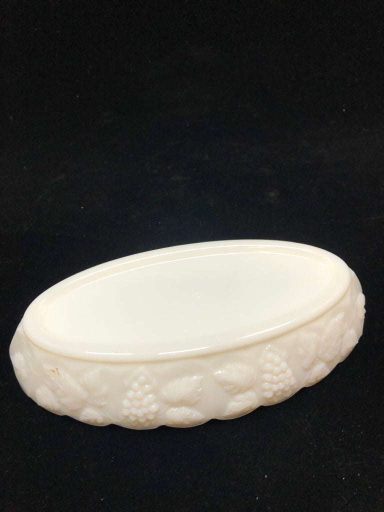 VTG SM SCALLOPED RIM MILK GLASS DISH.