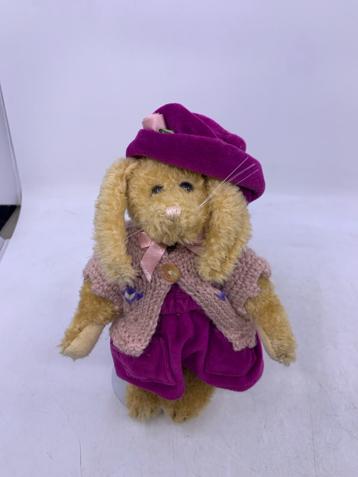 SHAG BUNNY W/DARK PINK DRESS SHORT SLEEVE SWEATER ON STAND.