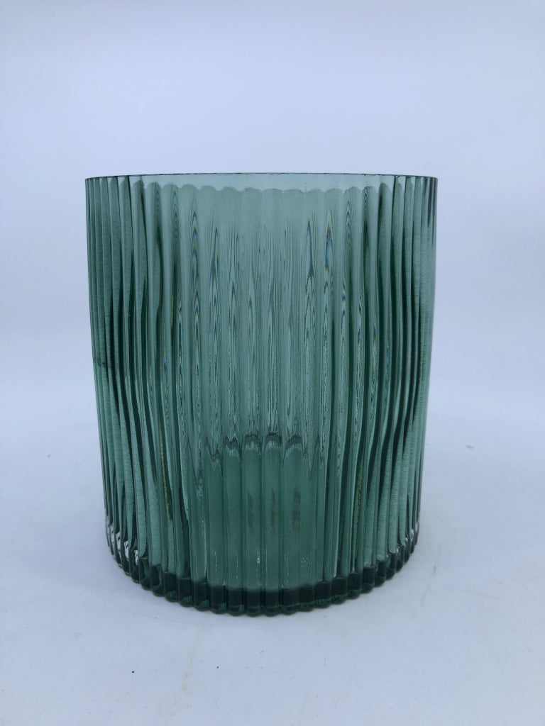 GREEN RIBBED CYLINDER VASE.