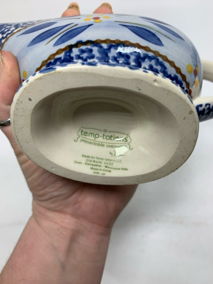 OLD WORLD FOOTED GRAVY BOAT.