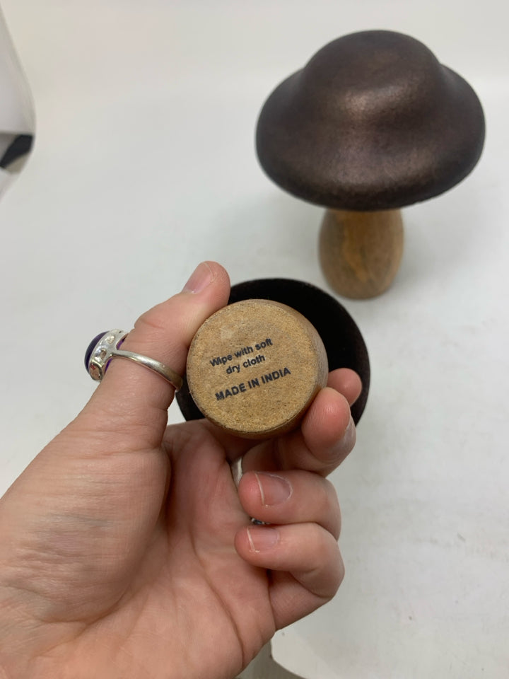 2 WOOD BASE W/ METAL TOP MUSHROOMS DECOR.