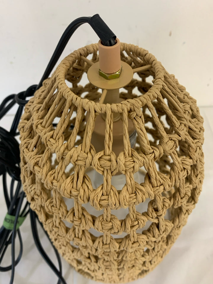 BLONDE WOVEN HANGING LAMP.