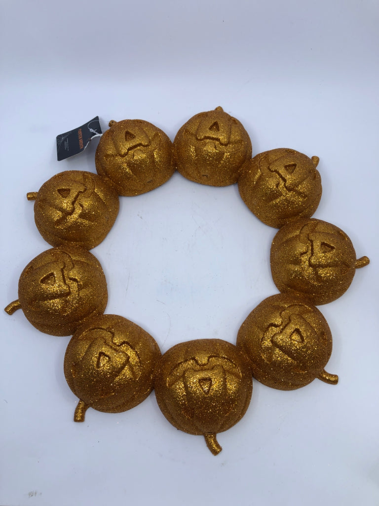 GLITTER PUMPKIN WREATH.