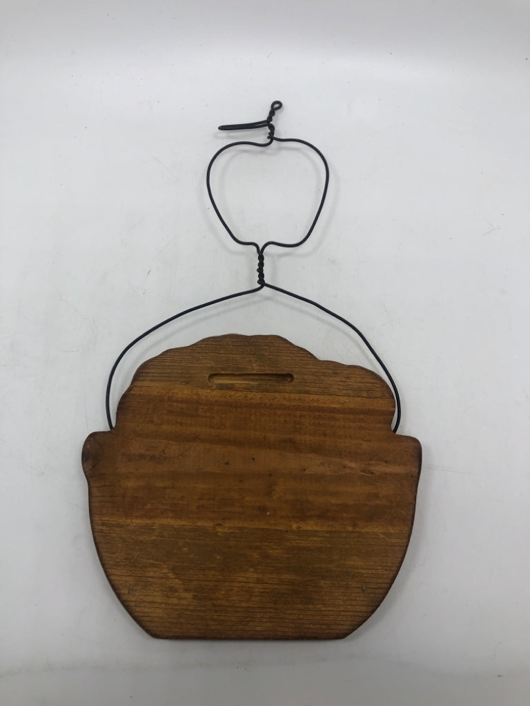 RED ORCHARD APPLES BLOCK SIGN W/METAL APPLE HANGER.