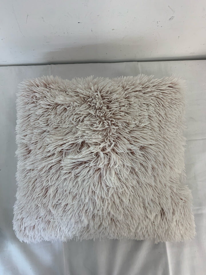 PINK FAUX FUR PILLOW.