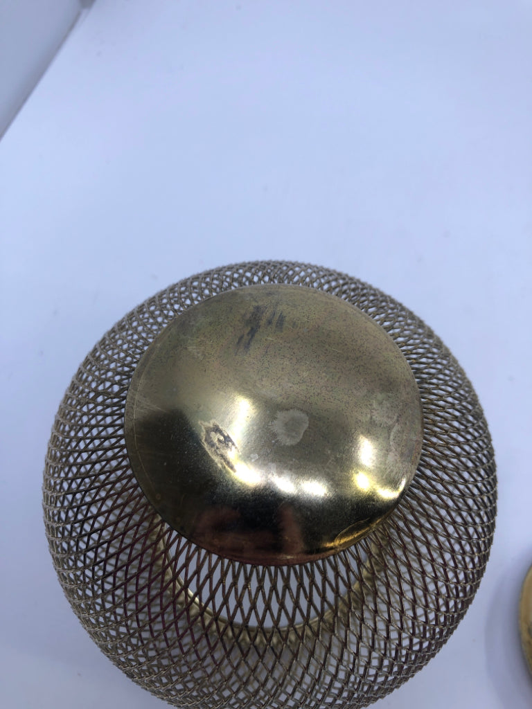 GOLD MESH ORNAMENT W REMOVABLE TOP.