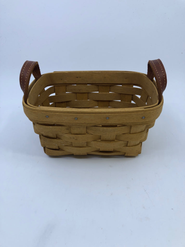 2003 SMALL RECTANGLE BASKET W LEATHER HANDLES.