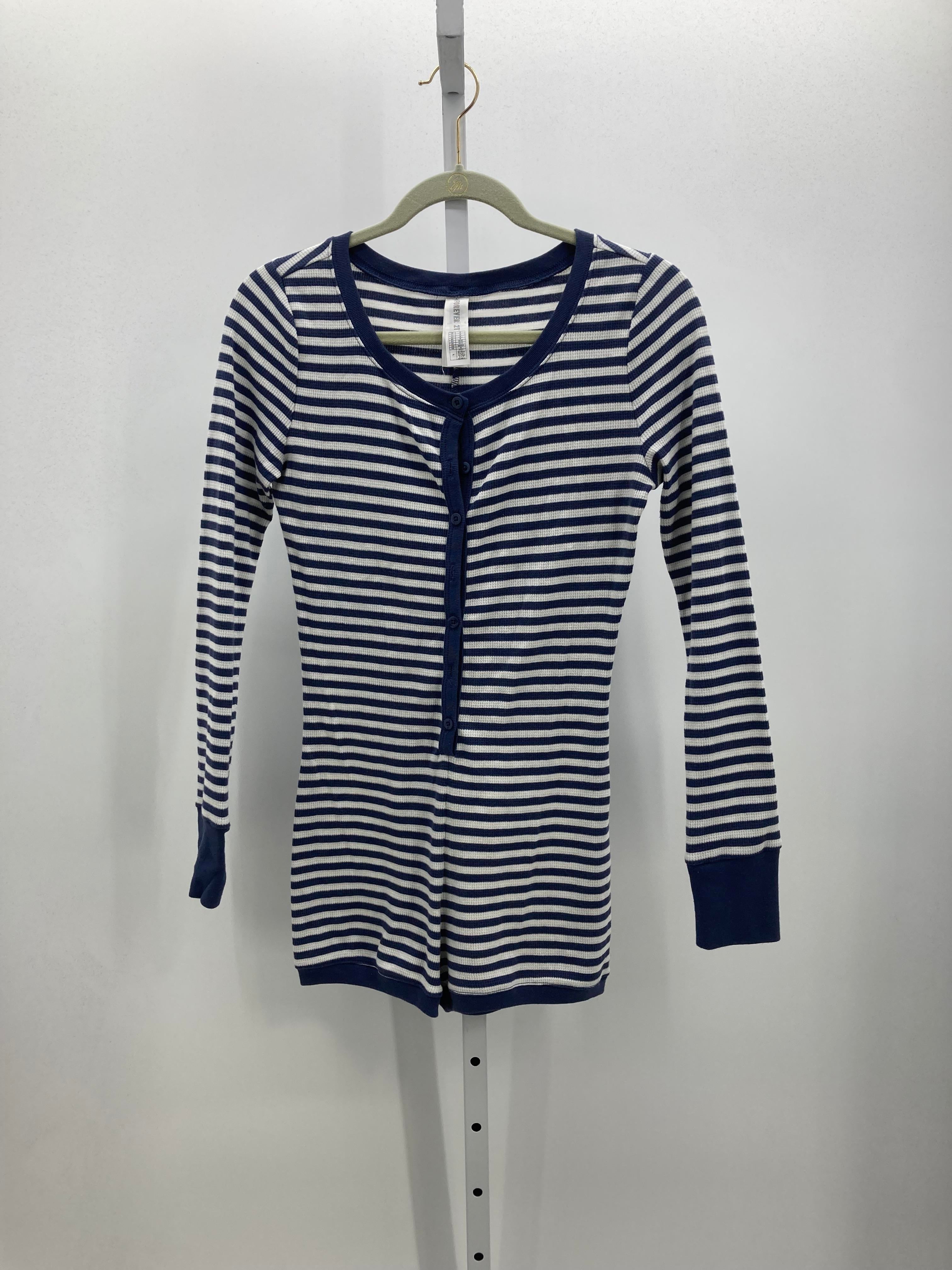 Forever 21 Size Medium Juniors Long Sleeve Shirt