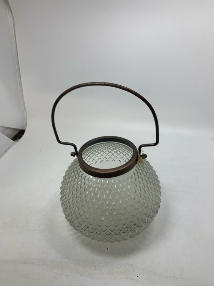 DIAMOND PATTERN CIRCLE GLASS HANGING CANDLE HOLDER/LANTERN.