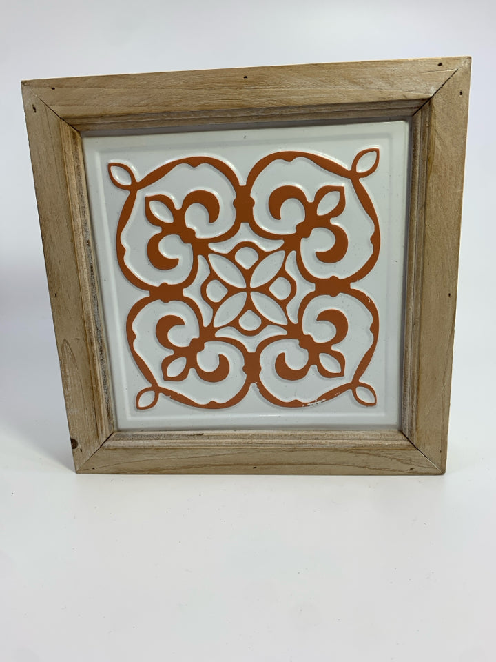 WHITE/PEACH DESIGN METAL TILE IN BLONDE WOOD FRAME.