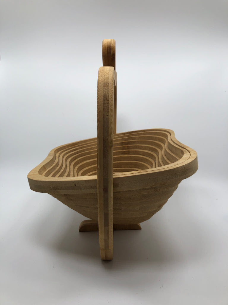 "OH NUTS" POP-UP WOODEN APPLE BASKET.