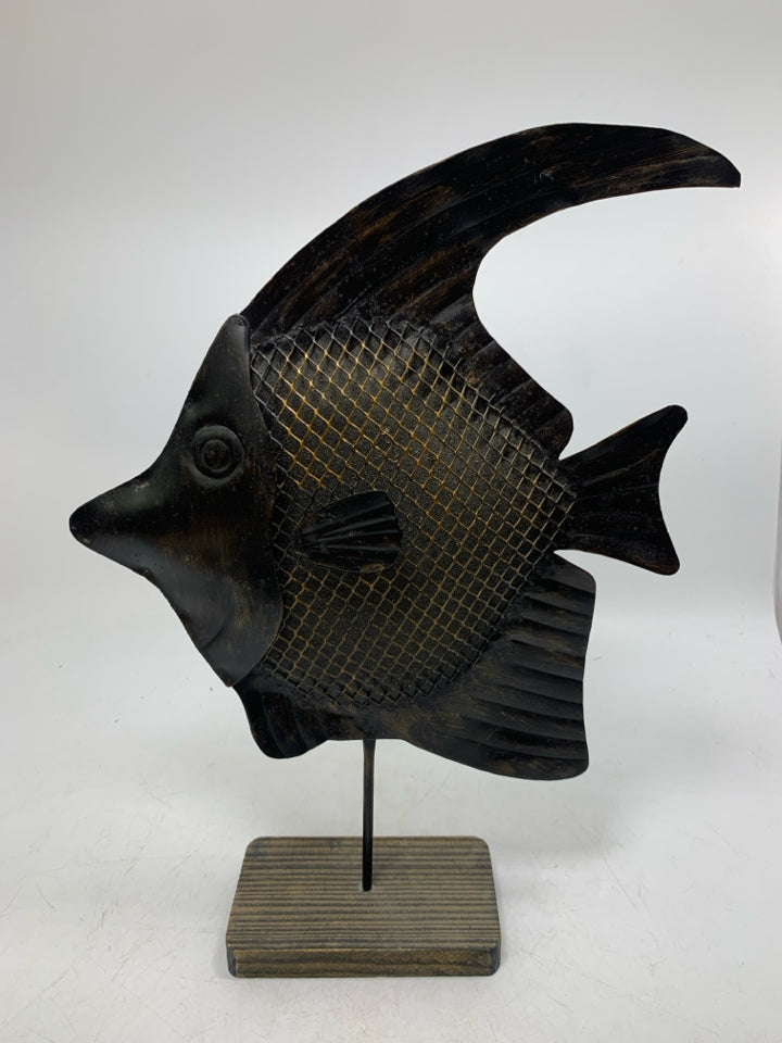 DARK METAL FISH ON STAND DECOR.