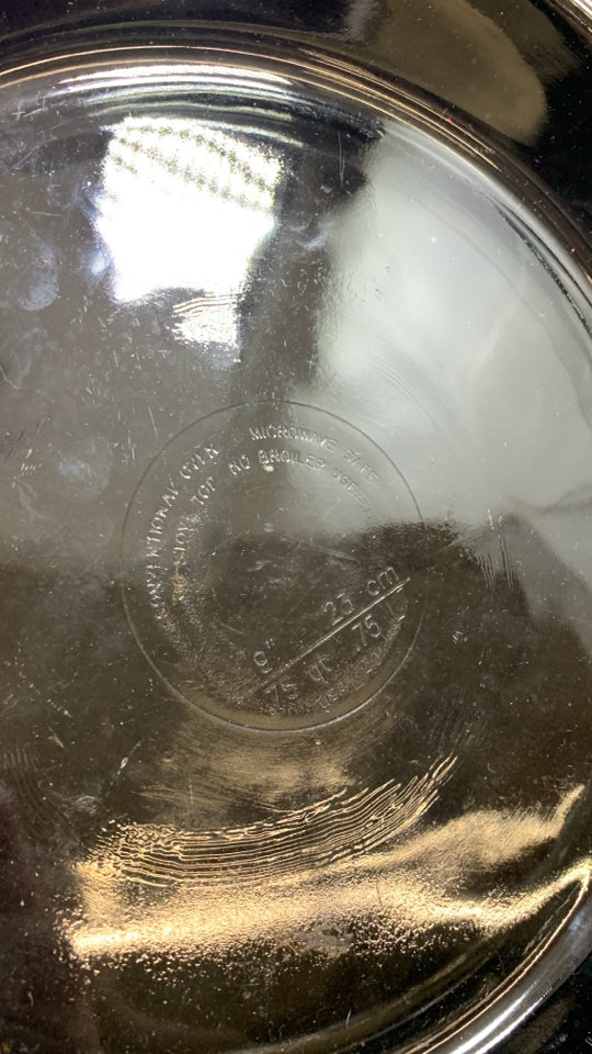 ROUND GLASS BAKING DISH.