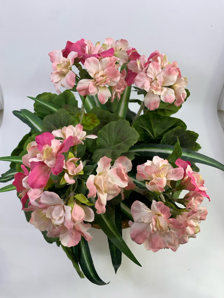 FAUX PINK FLORALS IN CERAMIC W/CURVED RIM.