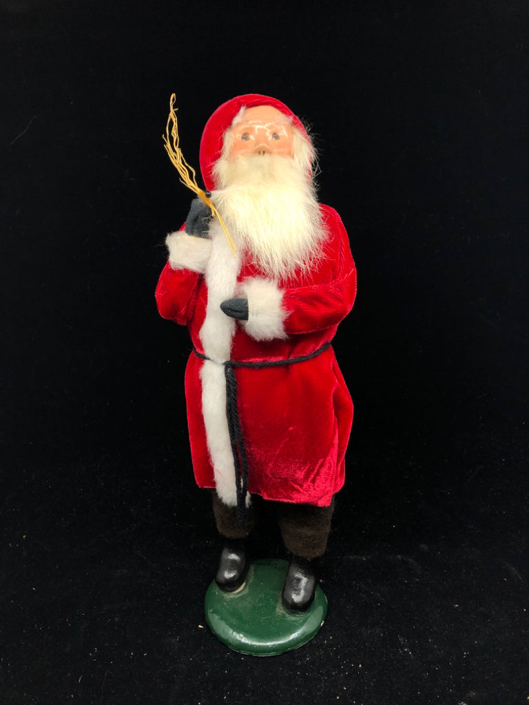 1986 BYERS CHOICE SANTA W TWIGS IN HAND.