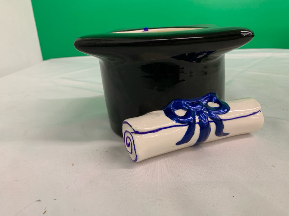 GRADUATION CAP PLANTER.