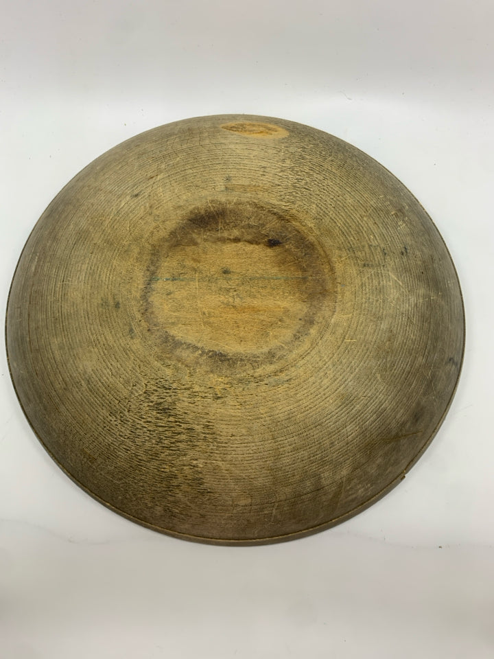 VTG WOOD CARVED BOWL.