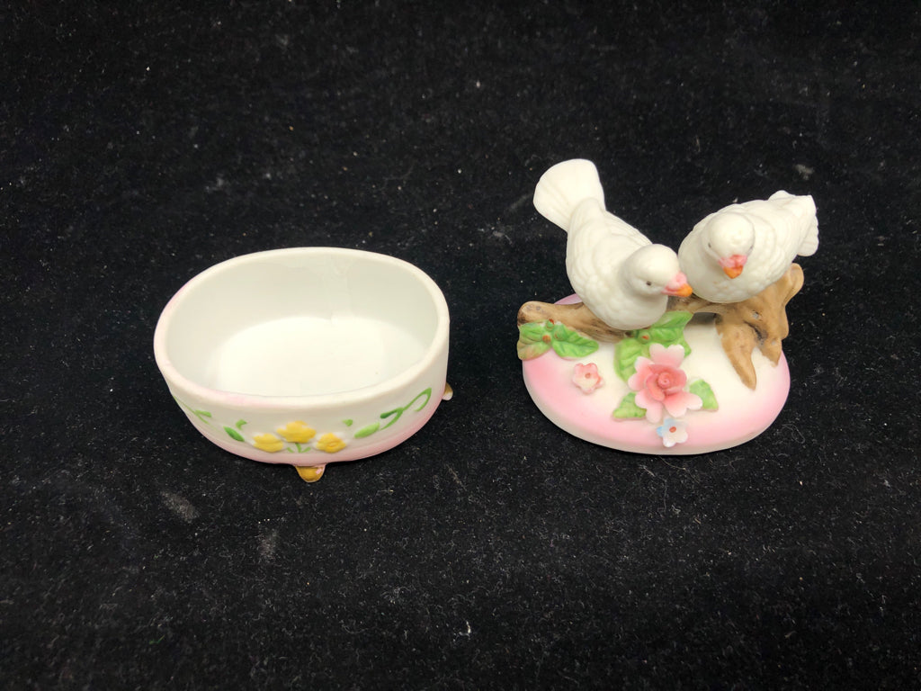 VTG SMALL PINK OMBRE BIRD TRINKET BOX.