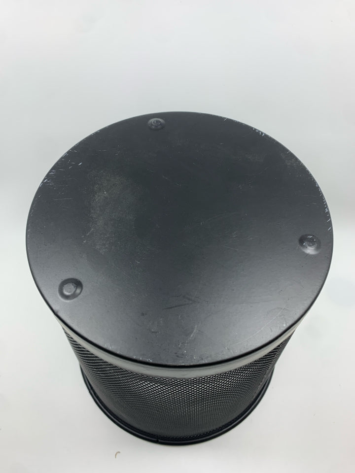 BLACK METAL TRASH CAN.