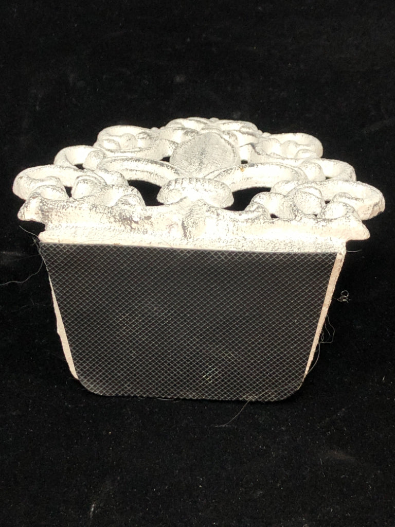 WHITE DISTRESSED METAL FLEUR DE LIS DOOR STOP.