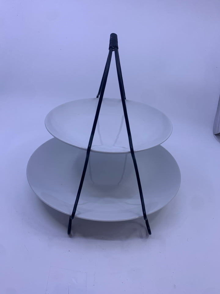 2 TIER WHITE PLATES SERVER.