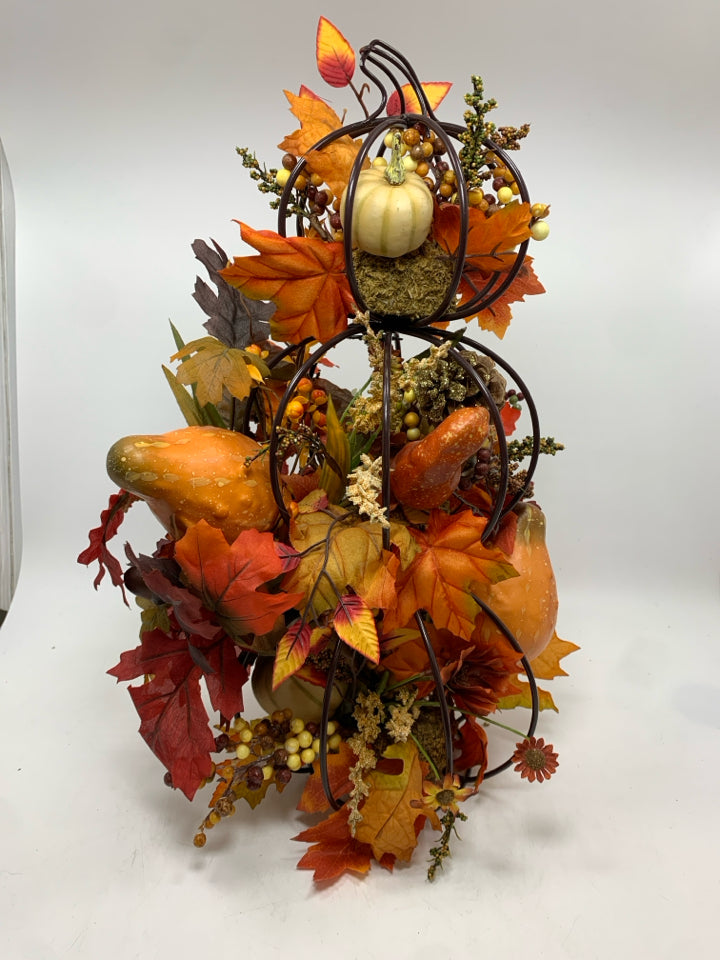 FALL FOLIAGE IN 3-TIER PUMPKIN.