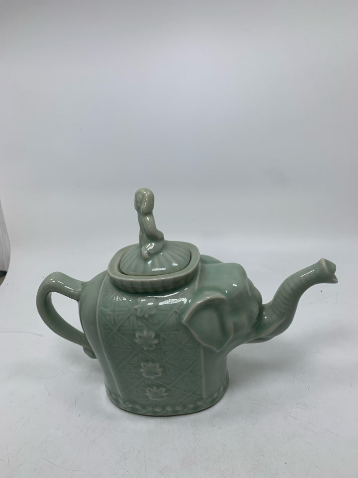 VTG ELEPHANT TEA POT.