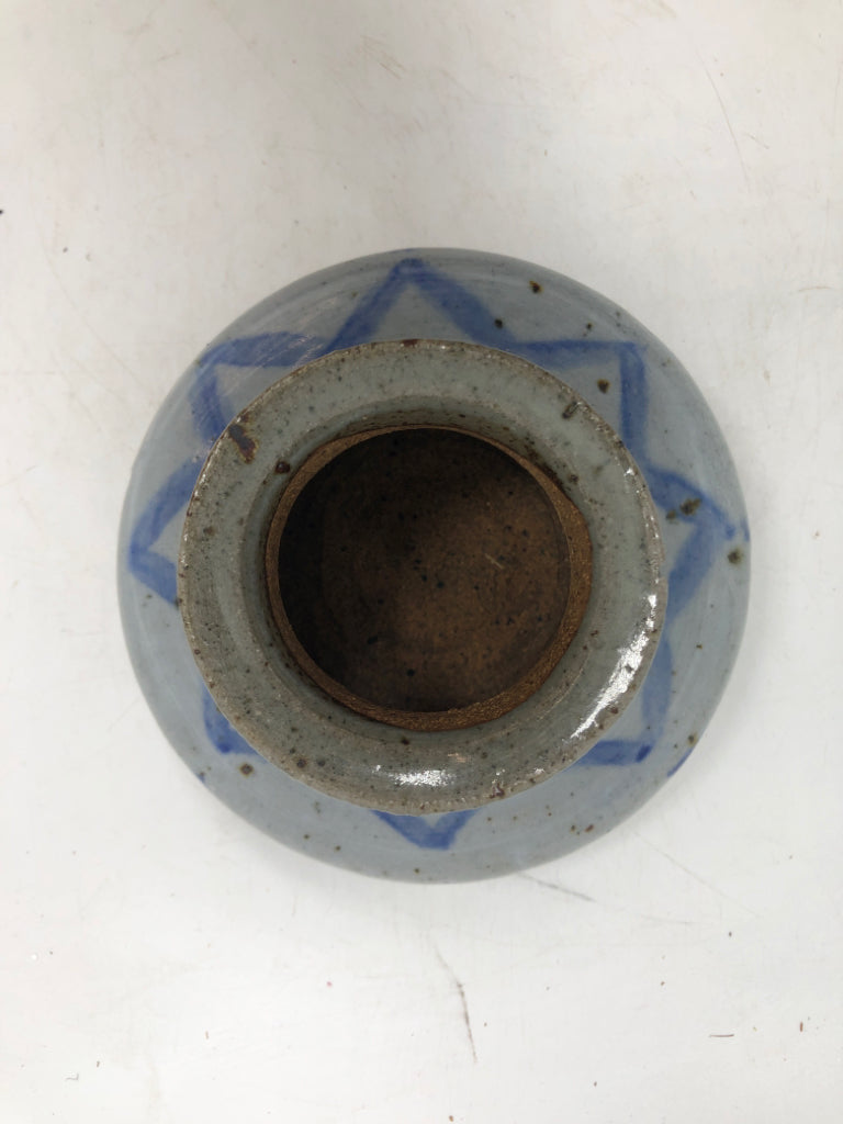 SHORT BLUE GLAZED POTTERY VASE.