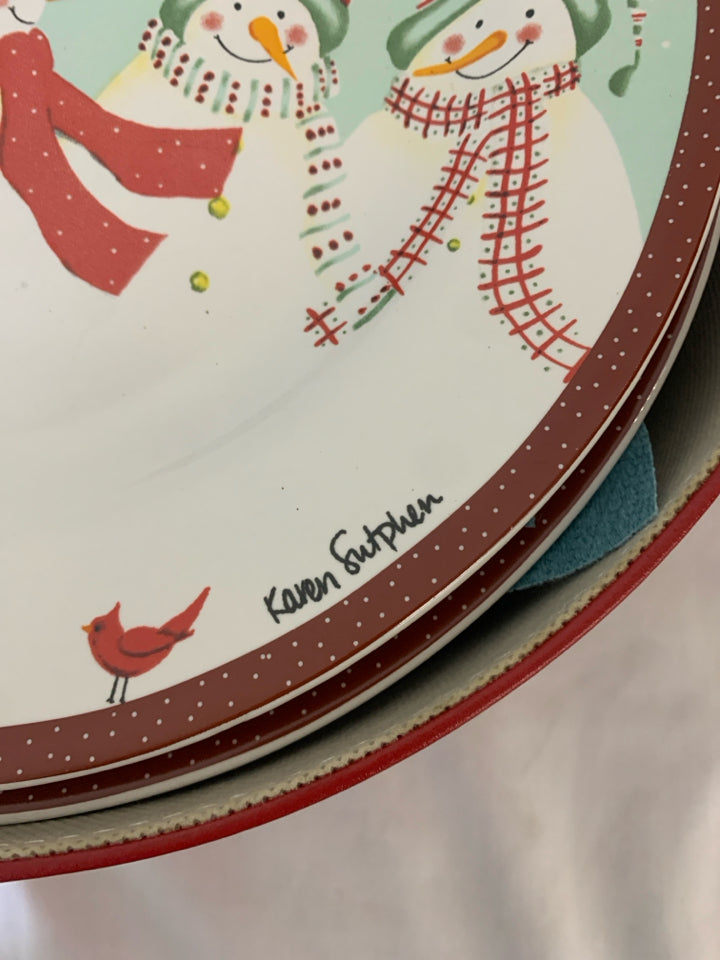 10 SNOWMAN DINNER PLATES IN RED BOX.