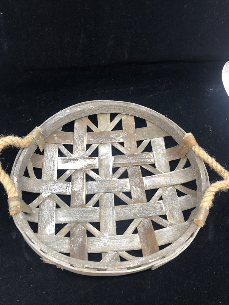 GREY WHITE WASHED ROUND TOBACCO BASKET W ROPE HANDLES.