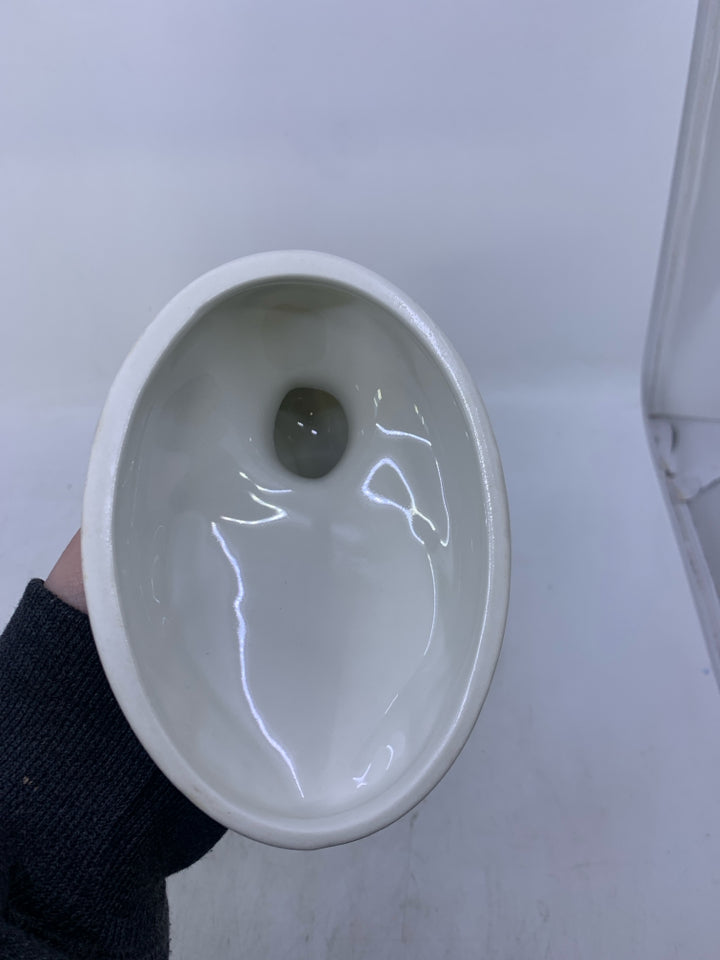 VTG SMALL HALL CARBONE OVAL DUCK COVERED CASSEROLE BAKING DISH YELLOW.