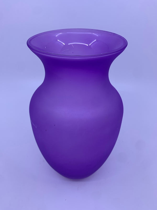 FROSTED PURPLE GLASS VASE.