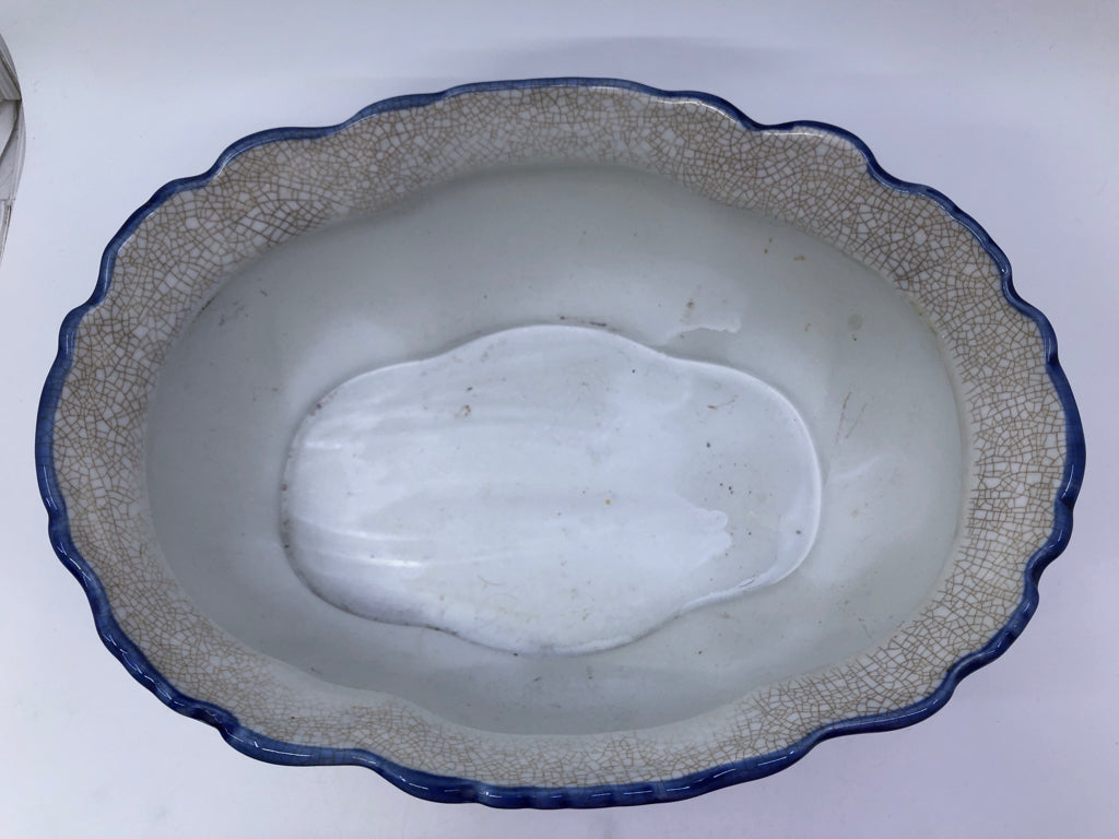BLUE AND WHITE LARGE CRACKLE STYLE PLANTER.