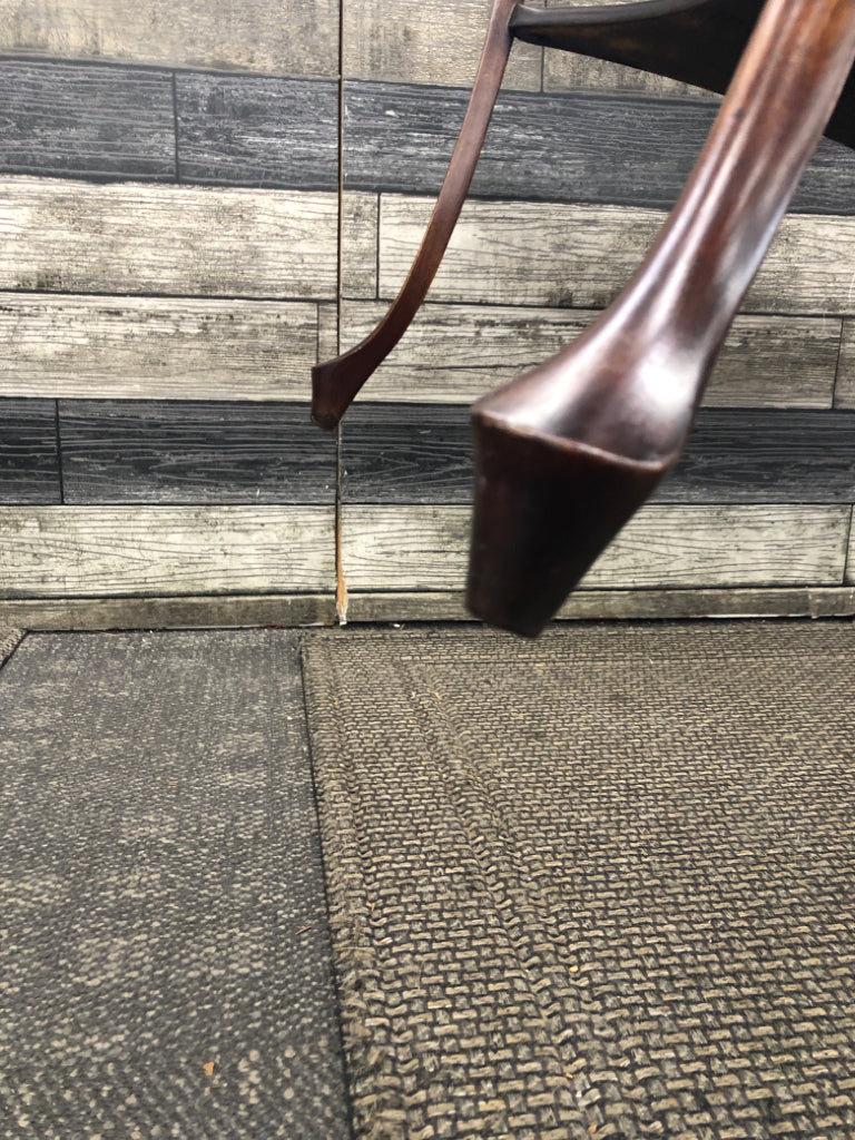 DK WOOD 2 TIER SIDE TABLE.