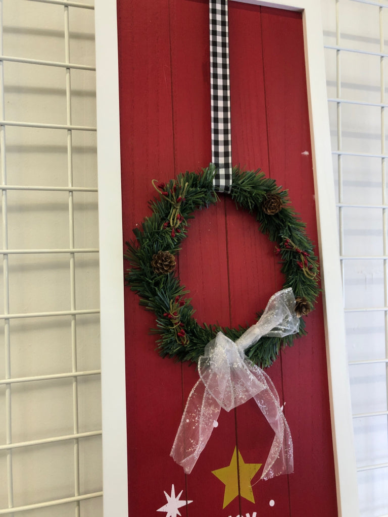 WREATH ON RED/WHITE WOOD XMAS WALL HANGING.