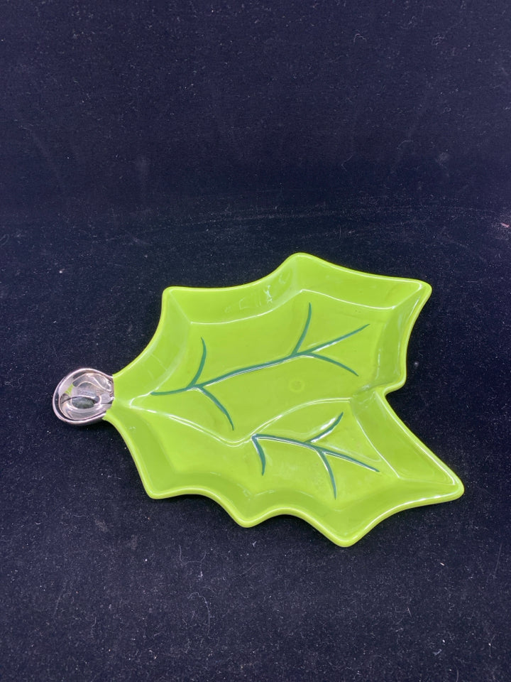 LIGHT GREEN HOLLY LEAF DISH.