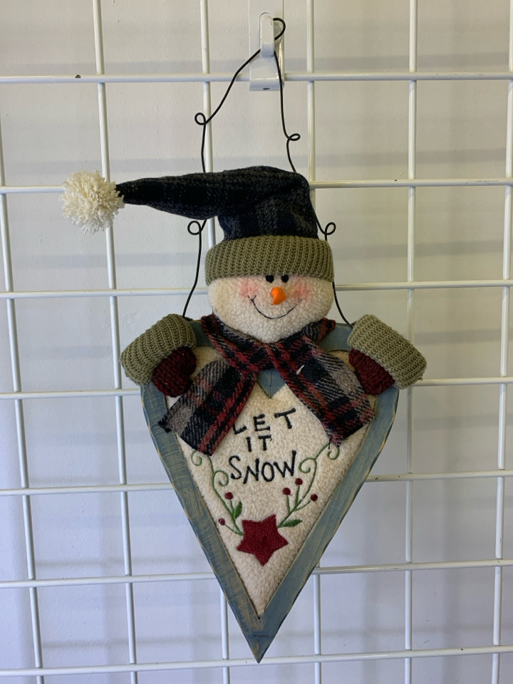 LET IT SNOW PRIMITIVE SNOWMAN HOLING HEART WALL ART.